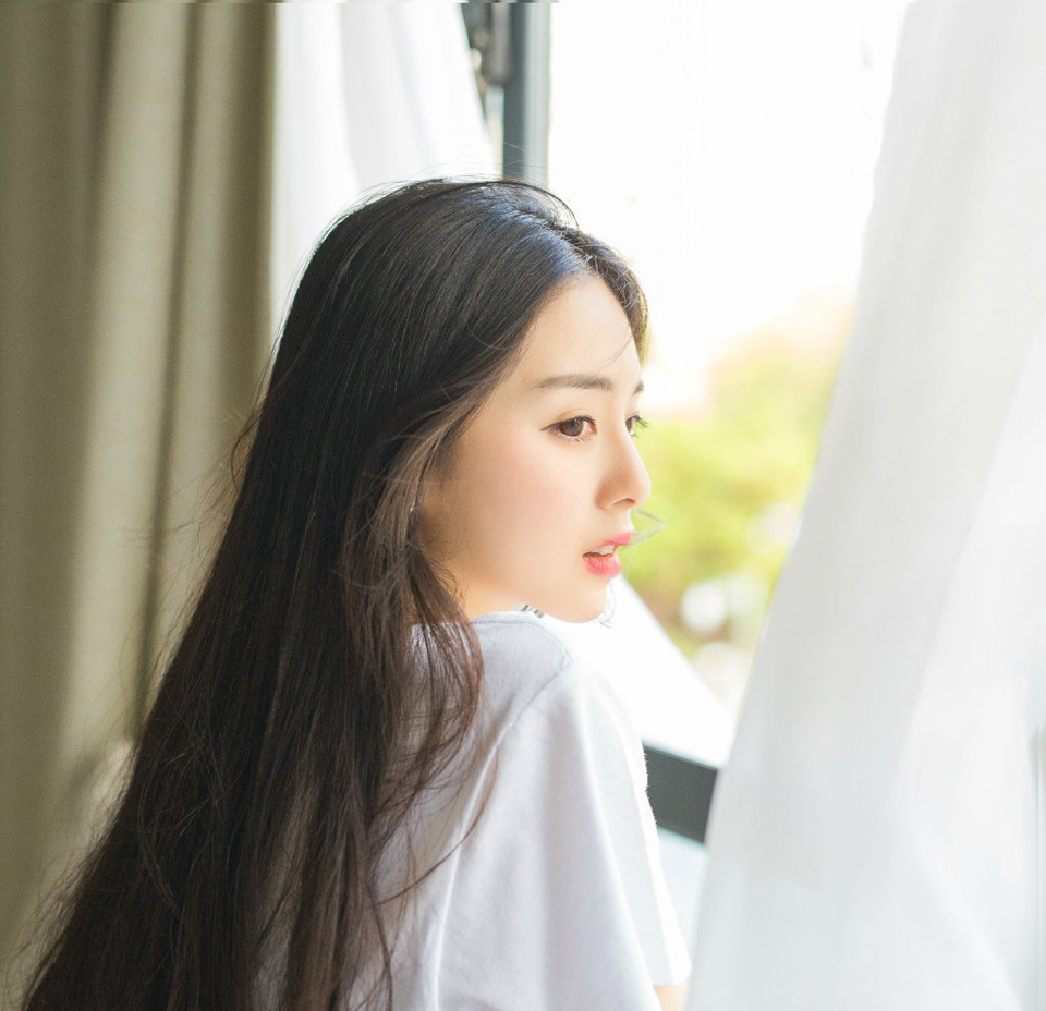 “那你待如何？”人群中，突然响起一声闷哼，众人回头看去，却见张任披盔带甲，手持长枪，在几名士卒警惕的看管下，缓步上前，一股浓浓的压迫感散发出来，让周围一群世家不由自主的退开几步。